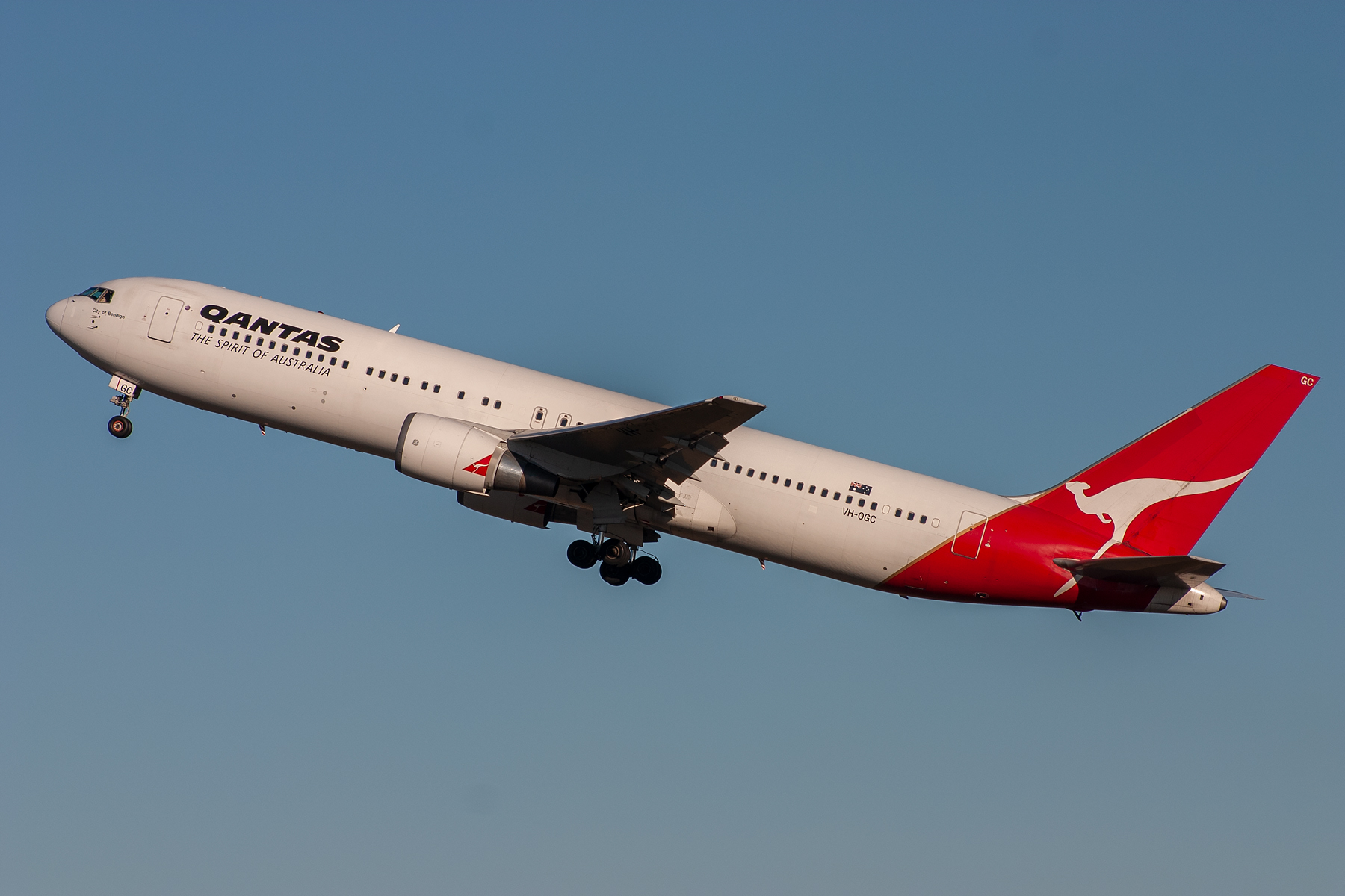 Qantas Boeing 767-300ER VH-OGC at Kingsford Smith