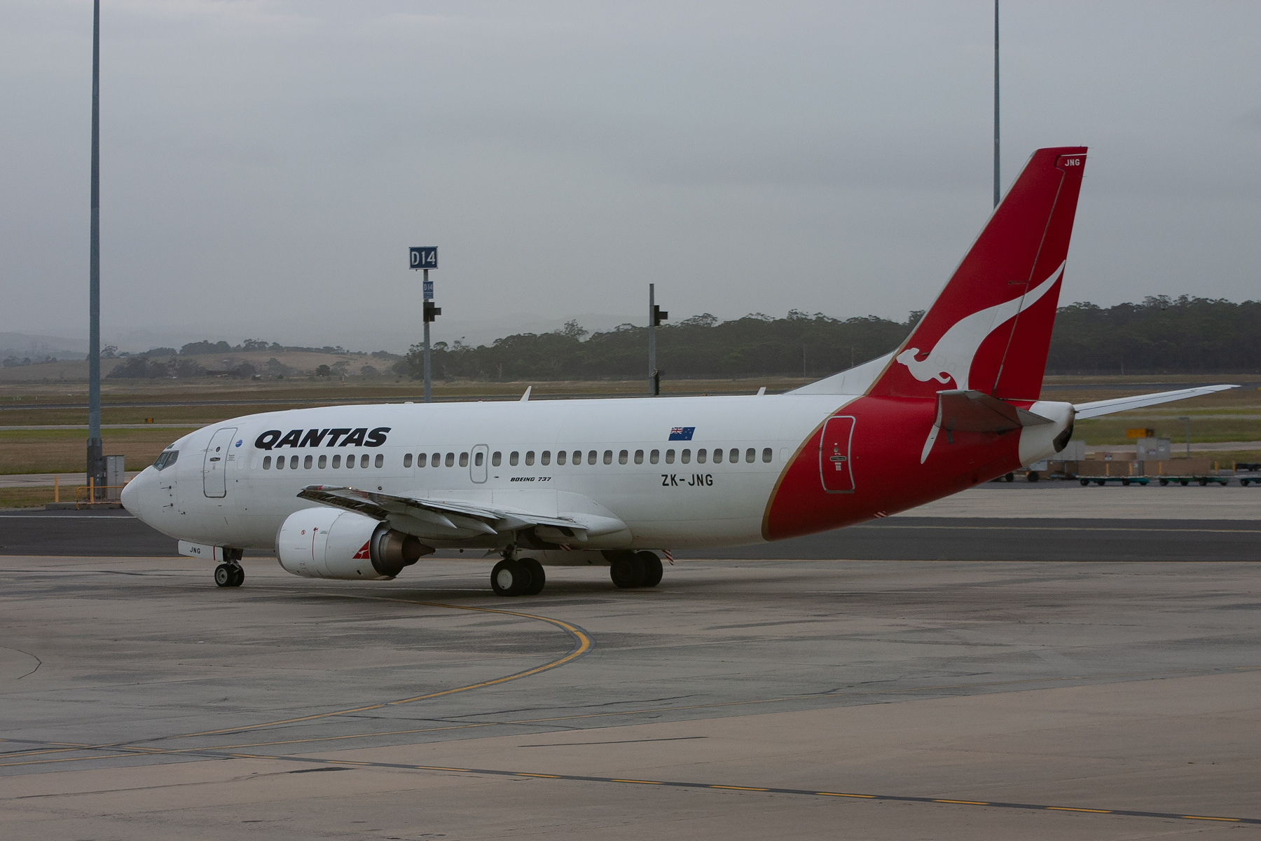 Qantas Boeing 737-300 ZK-JNG at Tullamarine