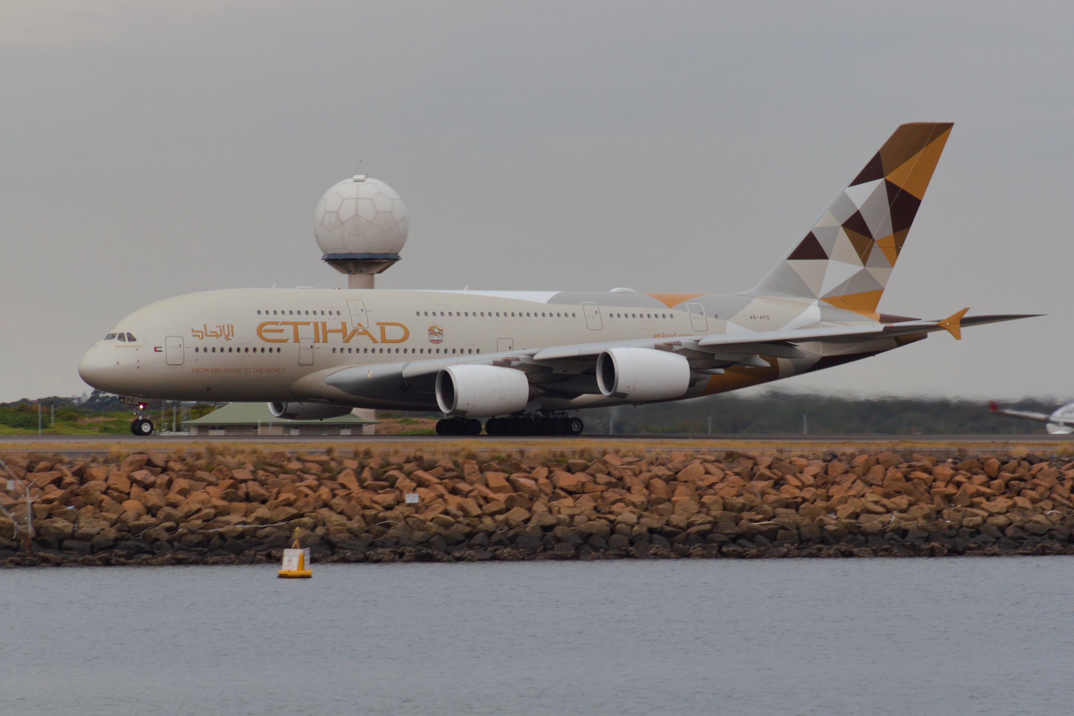 Etihad Airways Airbus A380-800 A6-APG at Kingsford Smith