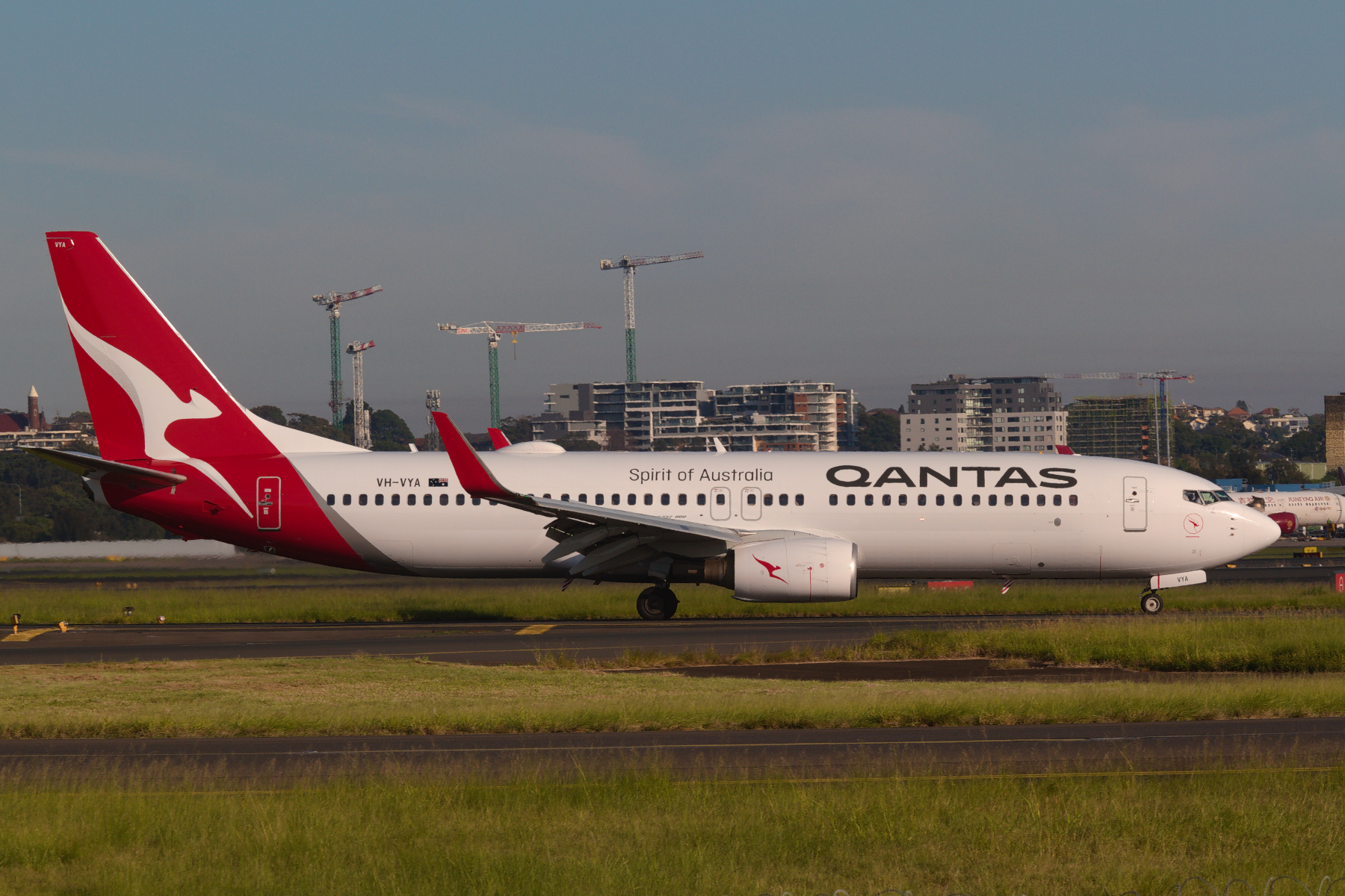 Qantas Boeing 737-800 VH-VYA at Kingsford Smith