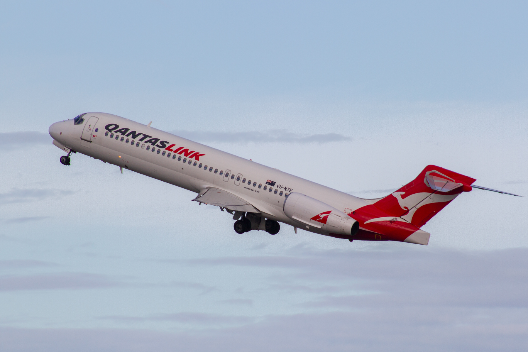 QantasLINK Boeing 717-200 VH-NXE at Kingsford Smith