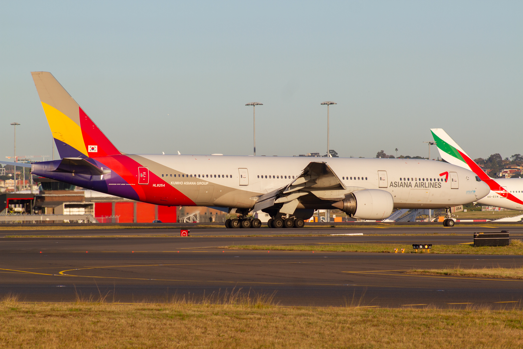 Asiana Boeing 777-200ER HL8254 at Kingsford Smith