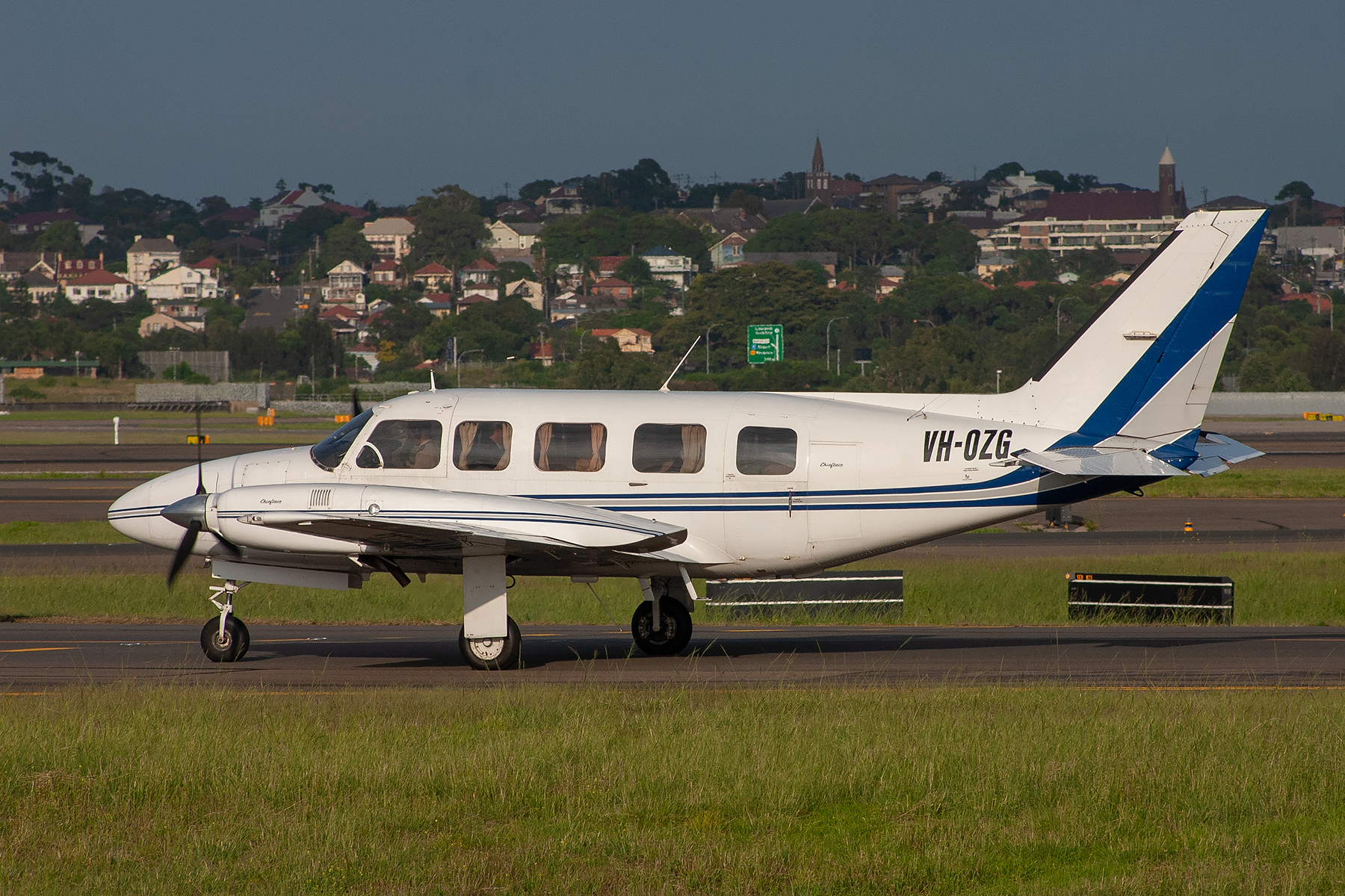 Avtex Air Svcs Embraer Embraer 110 Bandeirante VH-OZG at Kingsford Smith