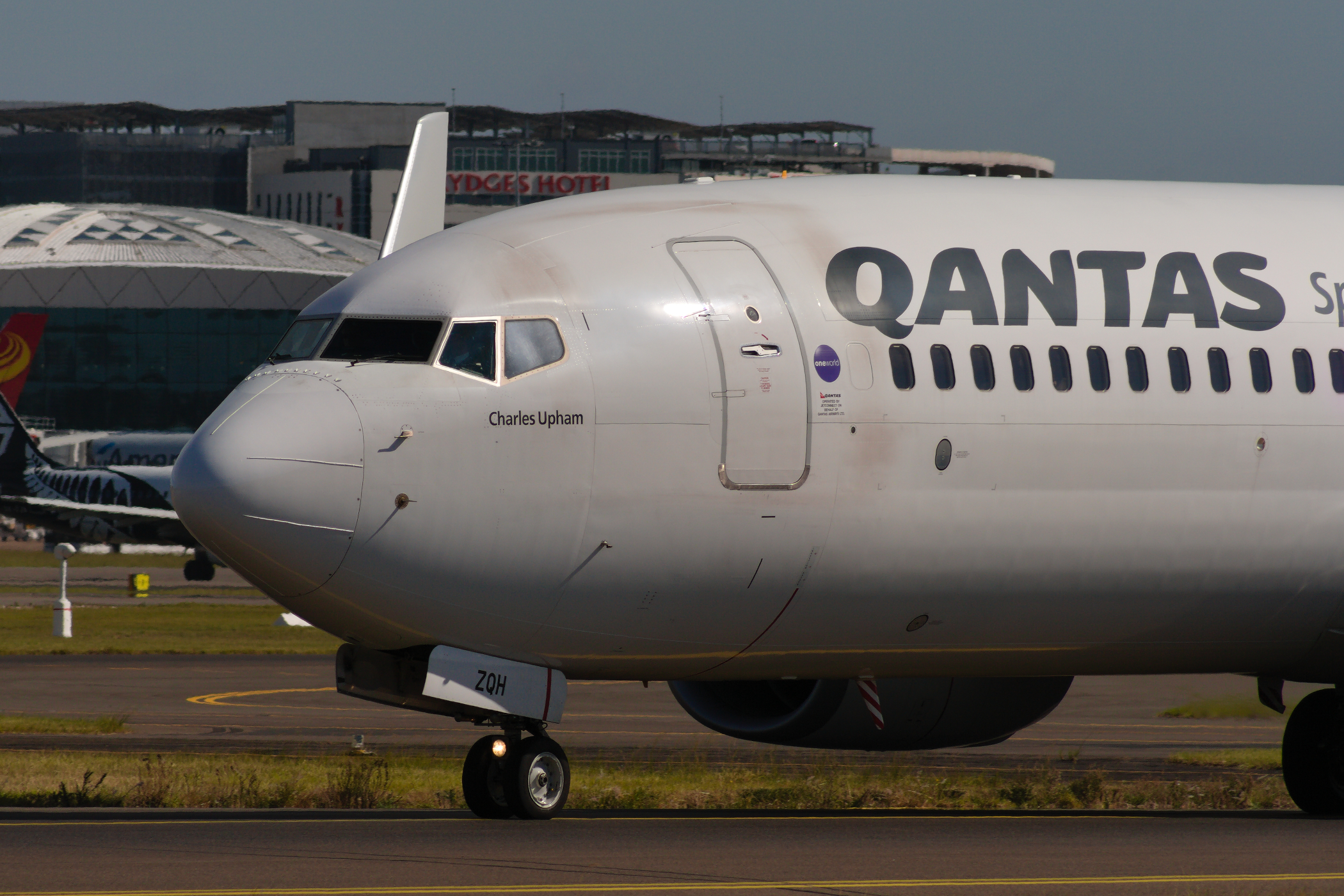 Qantas Boeing 737-800 ZK-ZQH at Kingsford Smith
