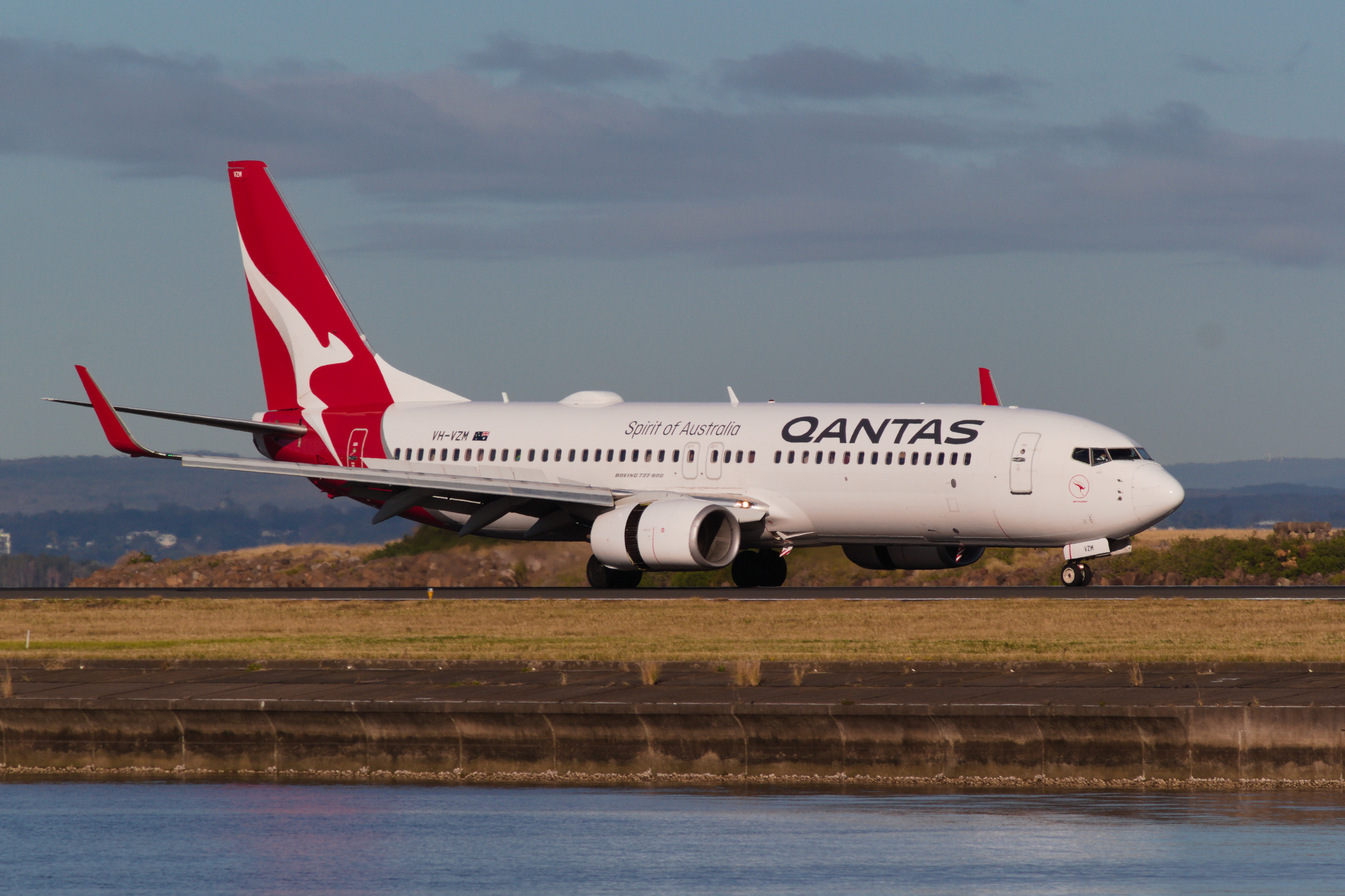 Qantas Boeing 737-800 VH-VZM at Kingsford Smith