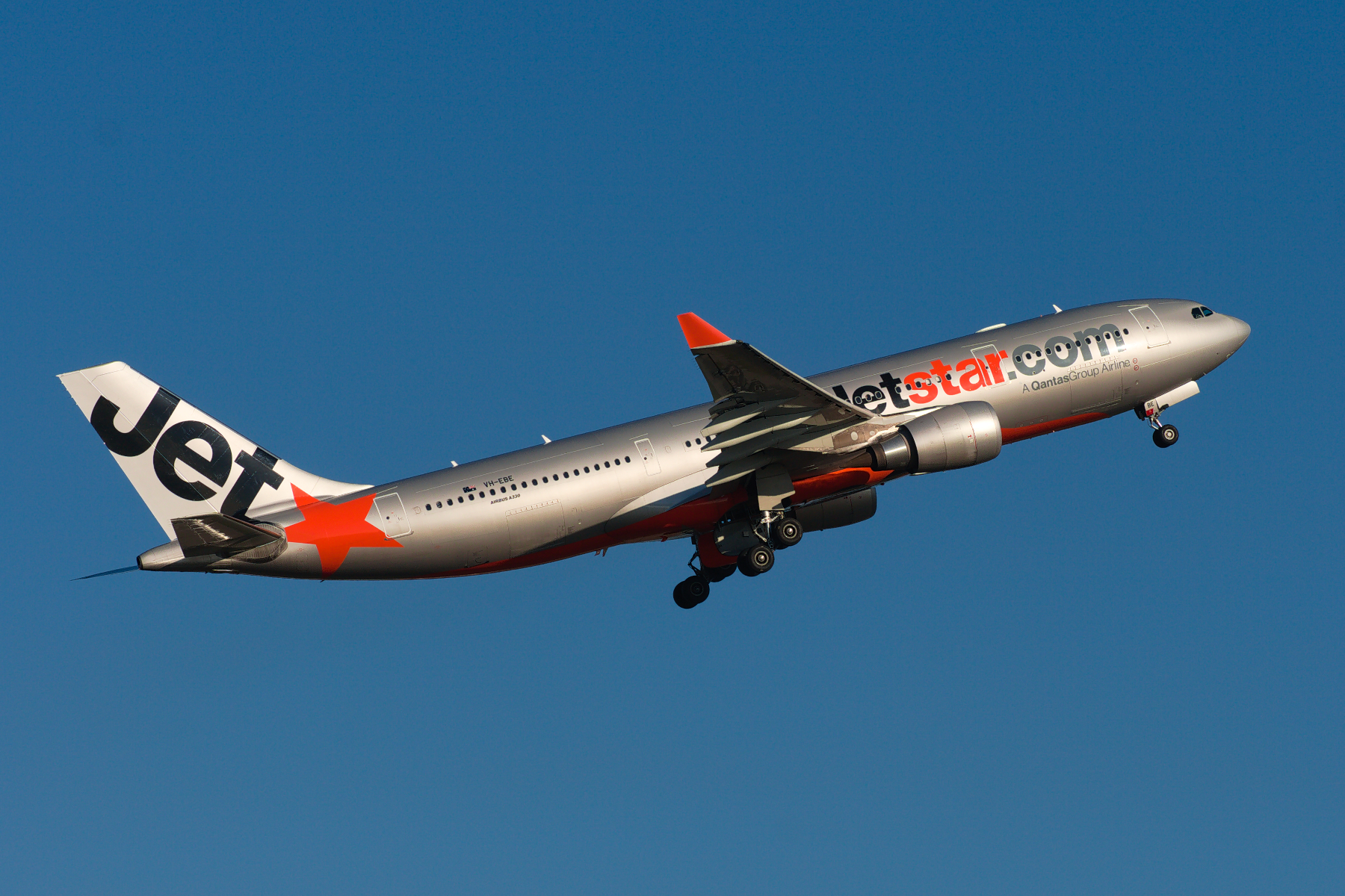Jetstar Airways Airbus A330-200 VH-EBE at Kingsford Smith