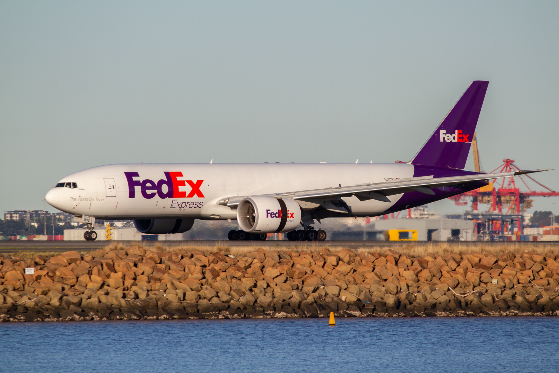 Federal Express Boeing 777-300ER N882FD at Kingsford Smith