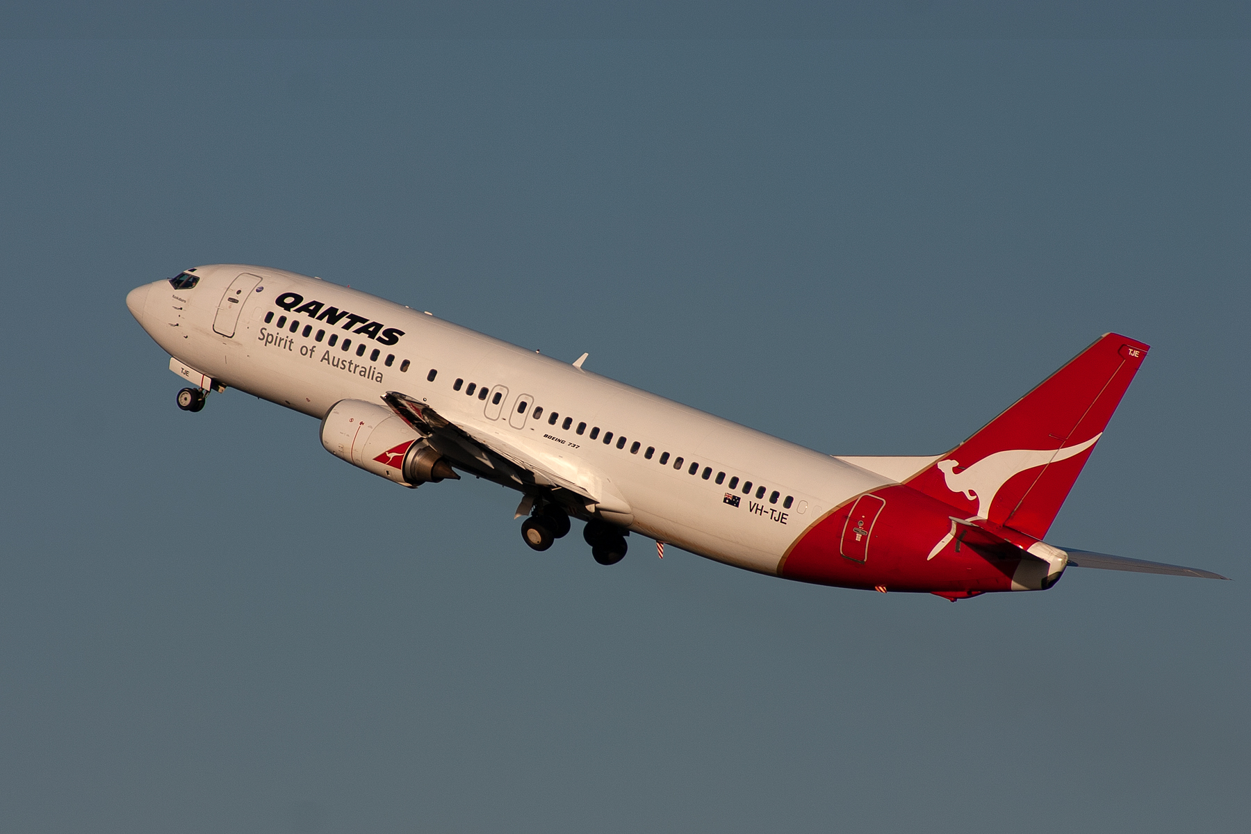 Qantas Boeing 737-400 VH-TJE at Kingsford Smith