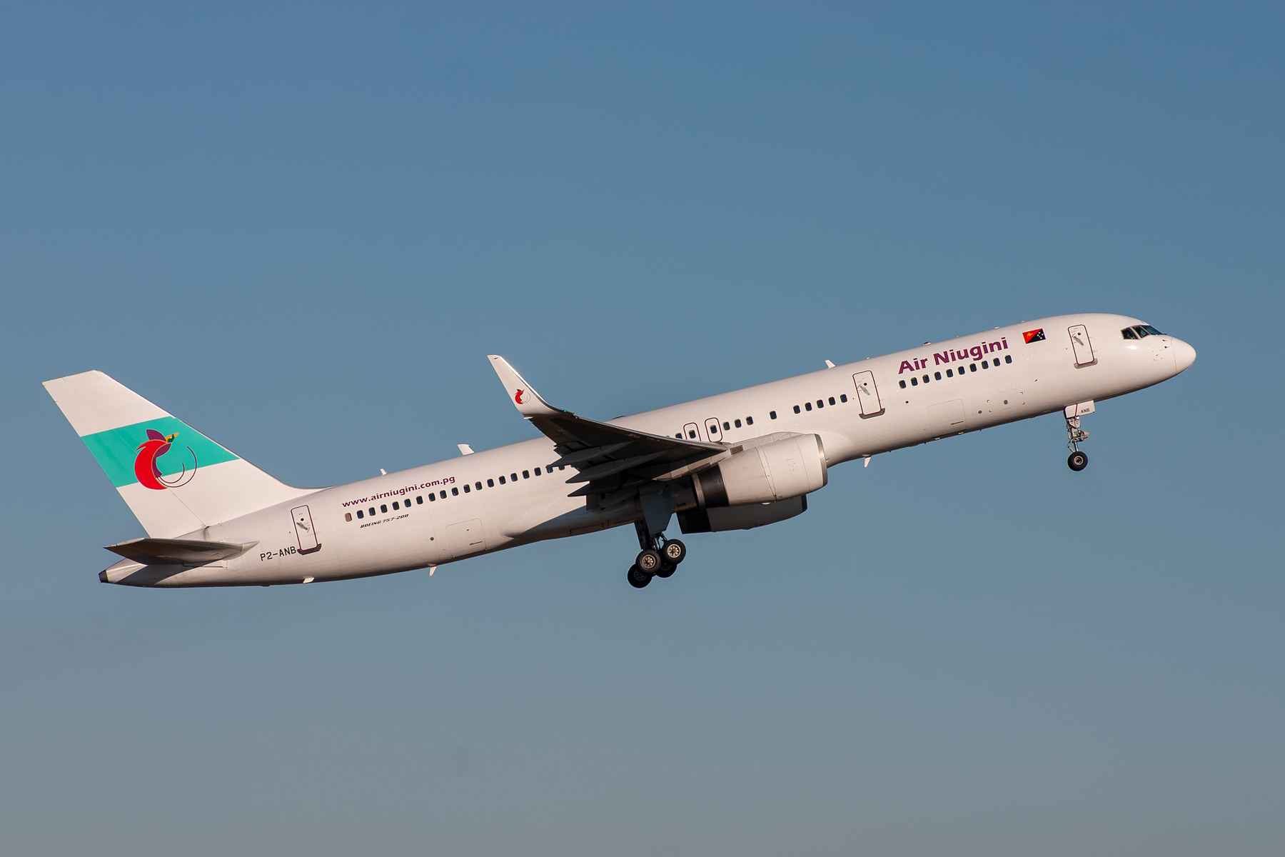 Air Niugini Boeing 757-200 P2-ANB at Kingsford Smith