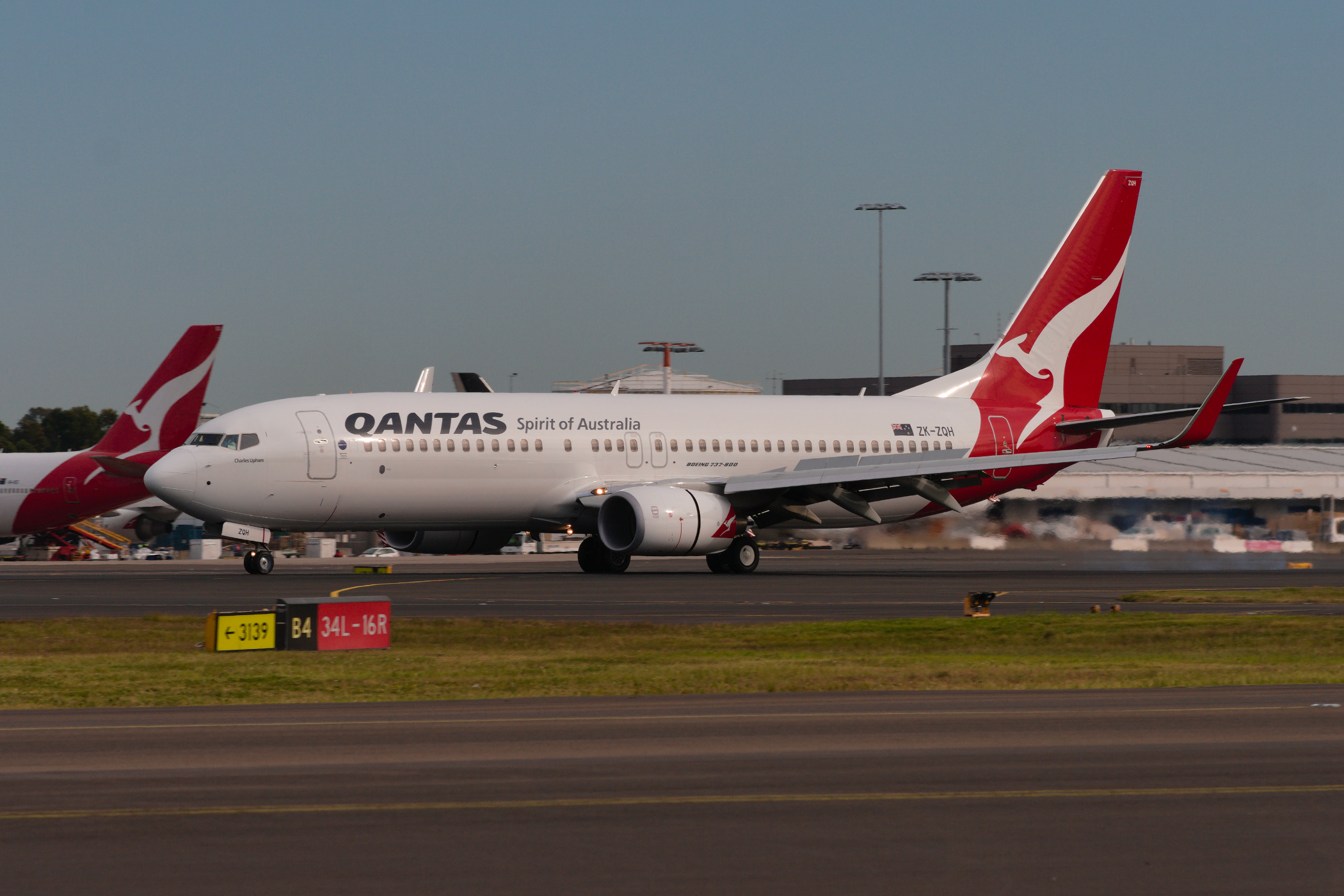 Qantas Boeing 737-800 ZK-ZQH at Kingsford Smith
