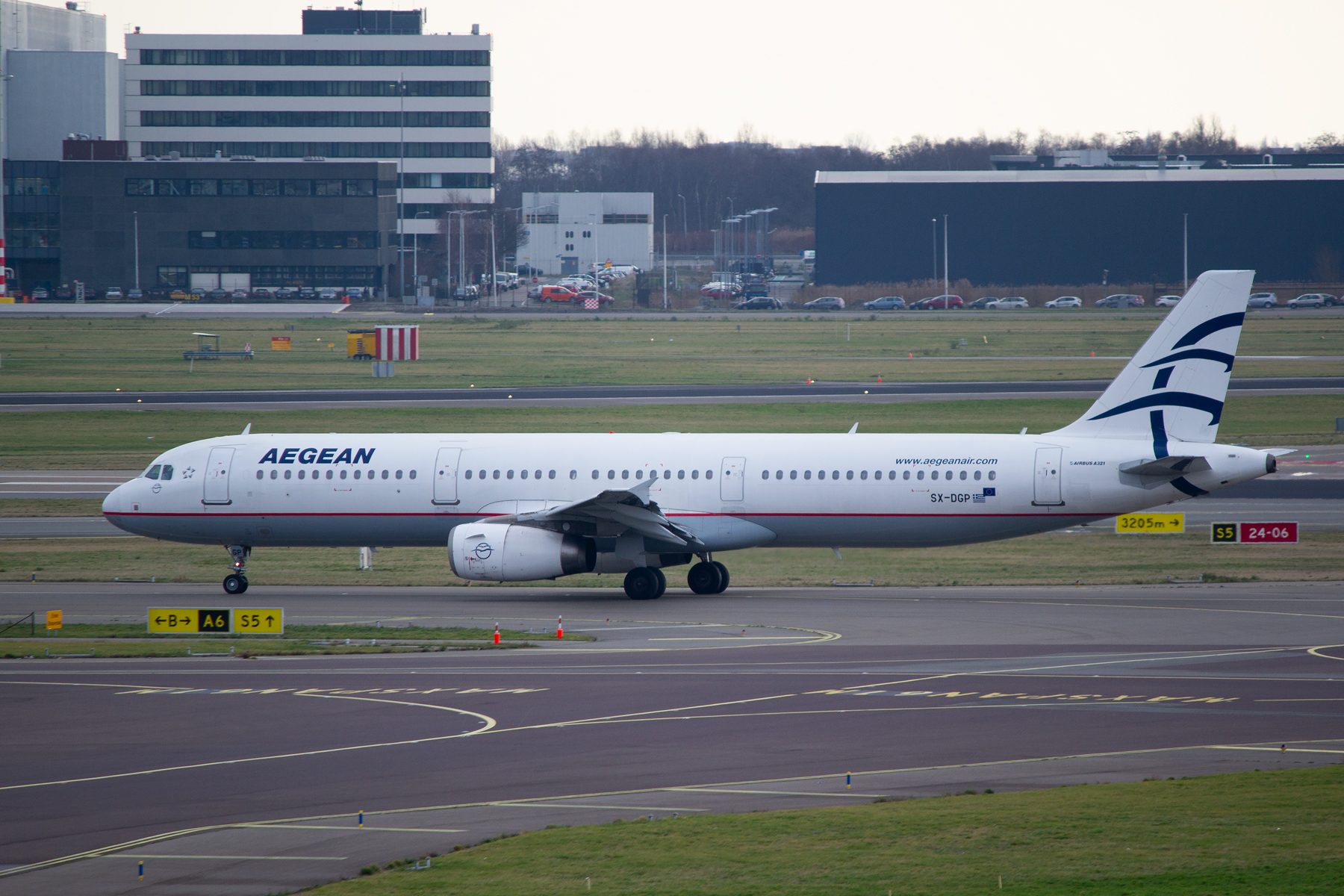 Aegean Airlines Airbus A321-200 SX-DGP at Schiphol