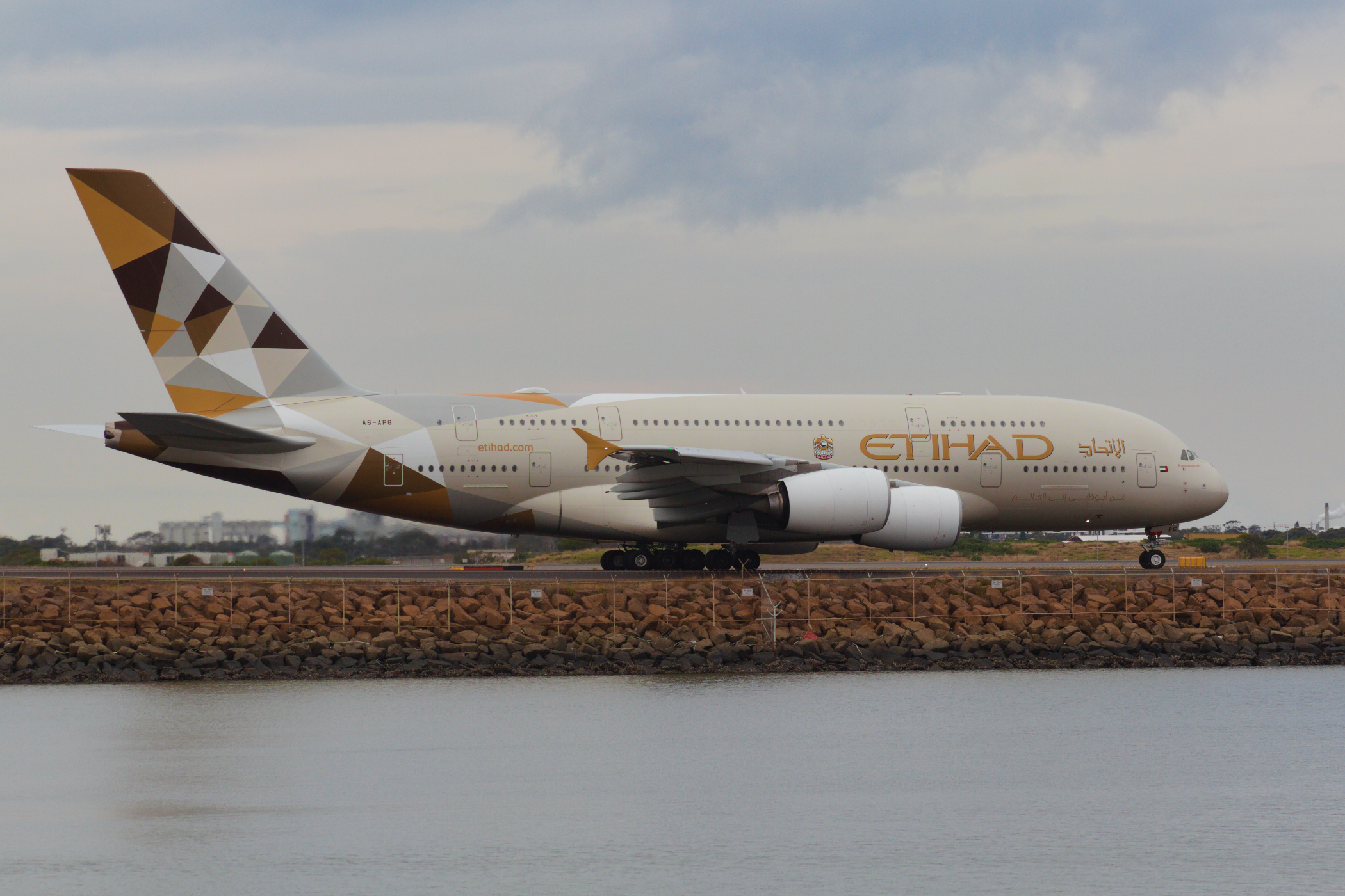 Etihad Airways Airbus A380-800 A6-APG at Kingsford Smith