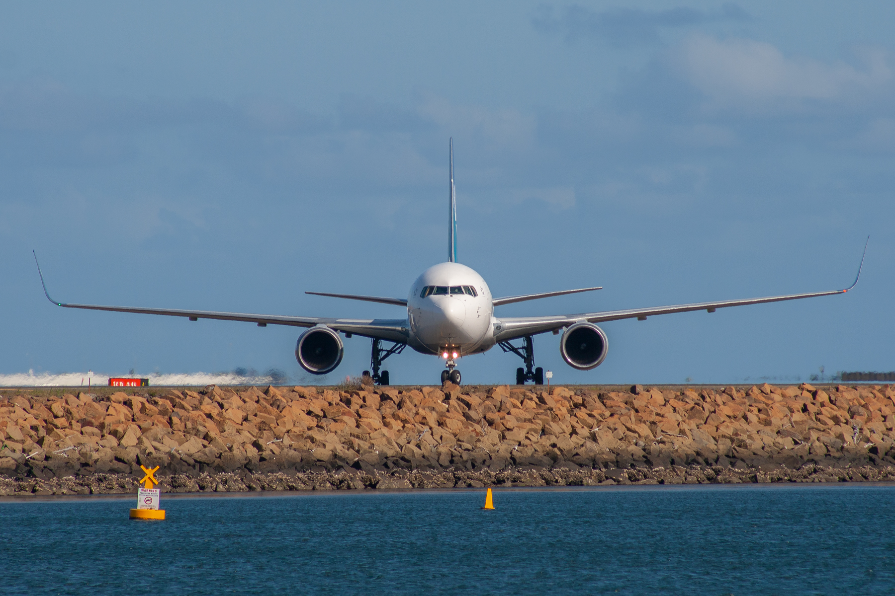 Air New Zealand Boeing 767-300 ZK-NCJ at Kingsford Smith