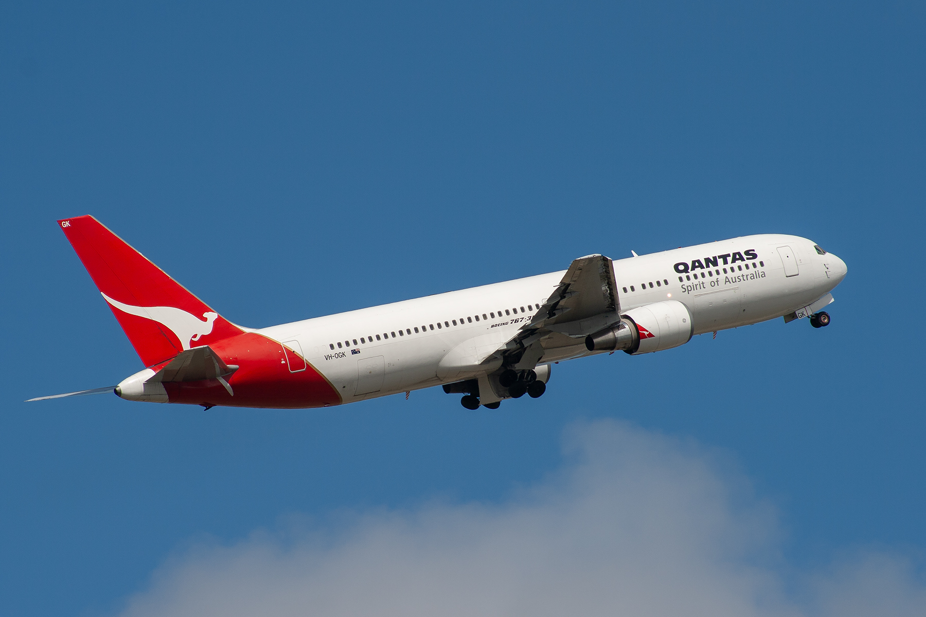 Qantas Boeing 767-300ER VH-OGK at Kingsford Smith