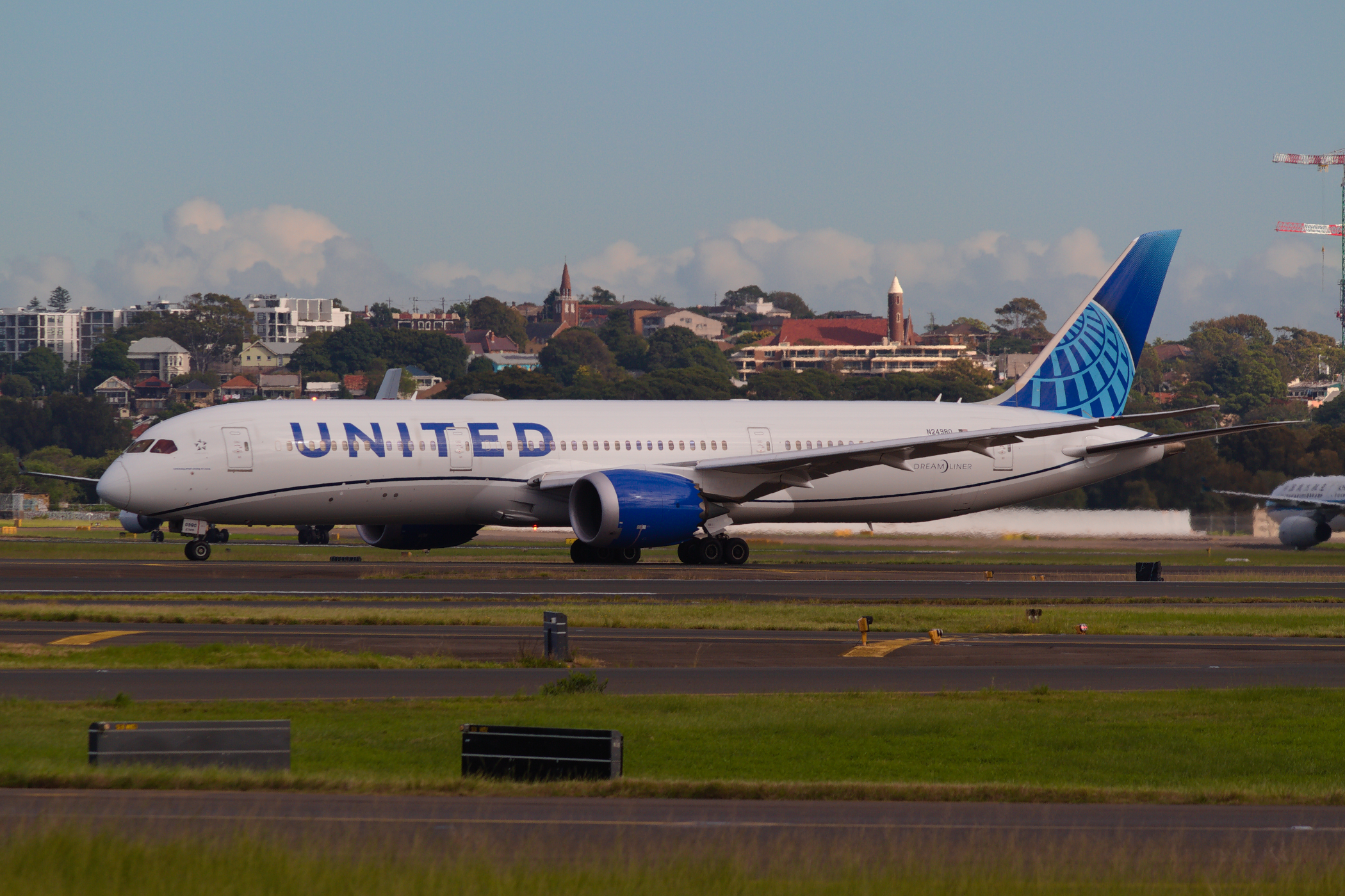 United Airlines Boeing 787-900 N24980 at Kingsford Smith