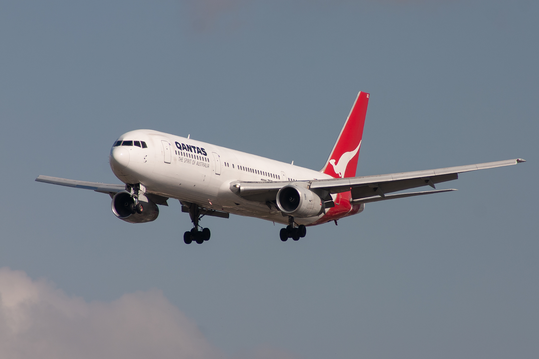 Qantas Boeing 767-300ER VH-ZXE at Kingsford Smith