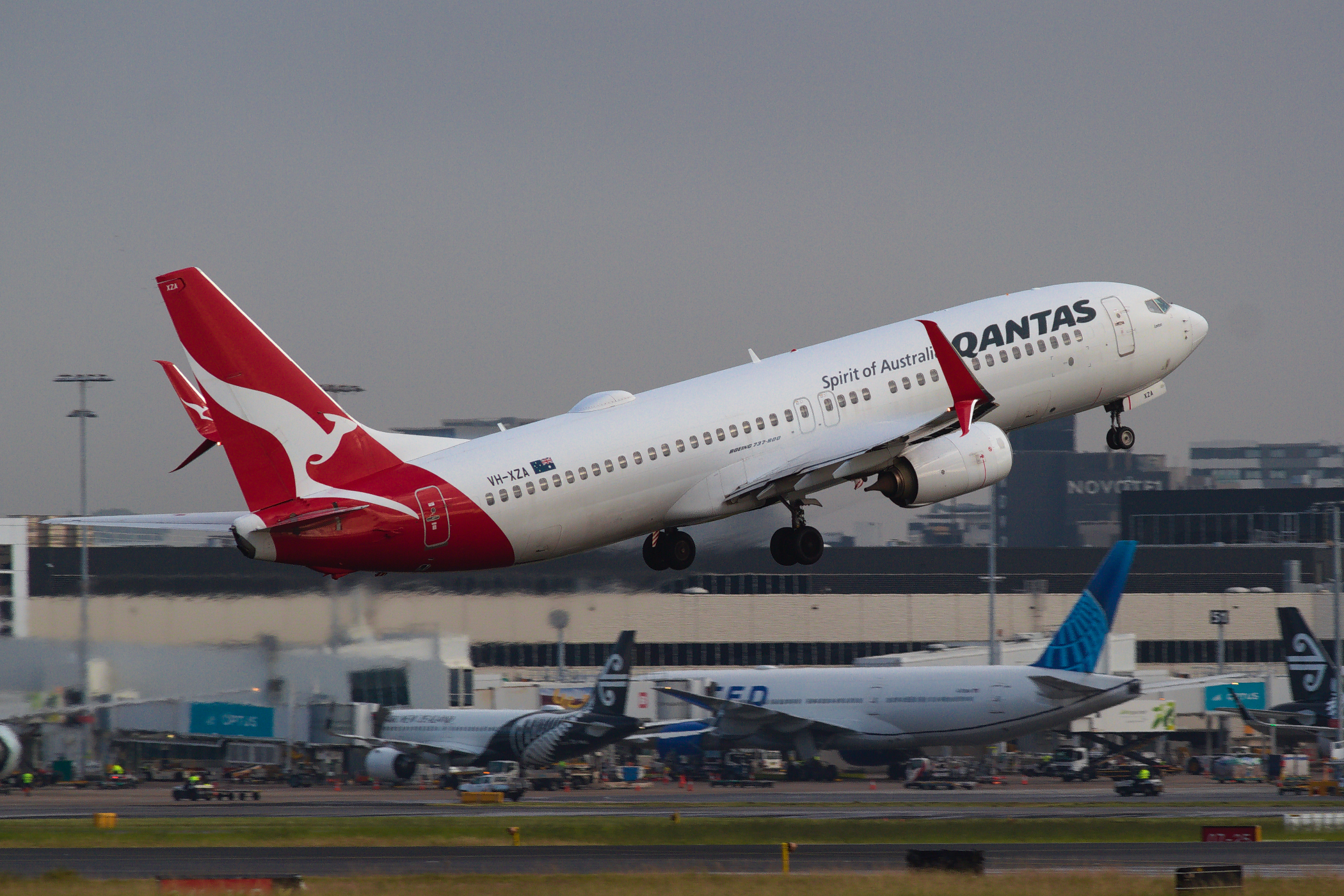 Qantas Boeing 737-800 VH-XZA at Kingsford Smith