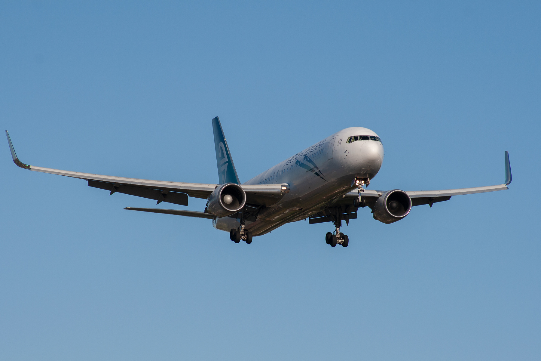 Air New Zealand Boeing 767-300 ZK-NCL at Kingsford Smith