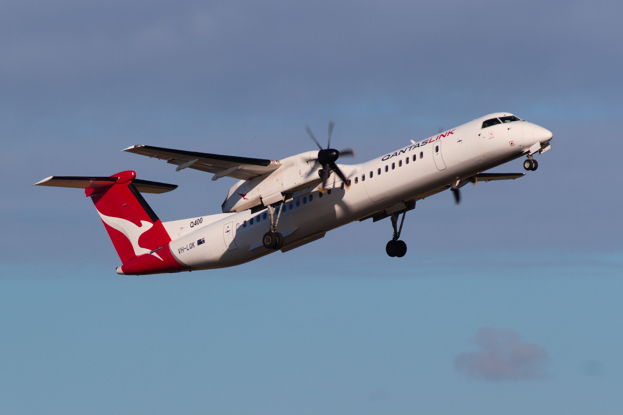 QantasLINK deHavilland Canada DHC8-Q400NG VH-LQK at Kingsford Smith