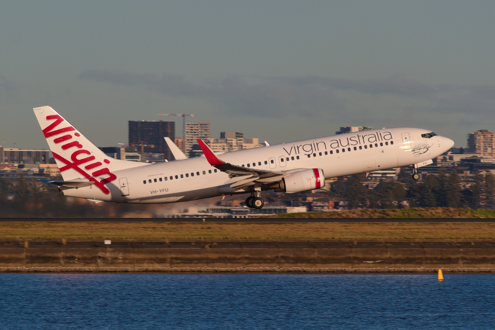 Virgin Australia Airlines Boeing 737-800 VH-YFU at Kingsford Smith