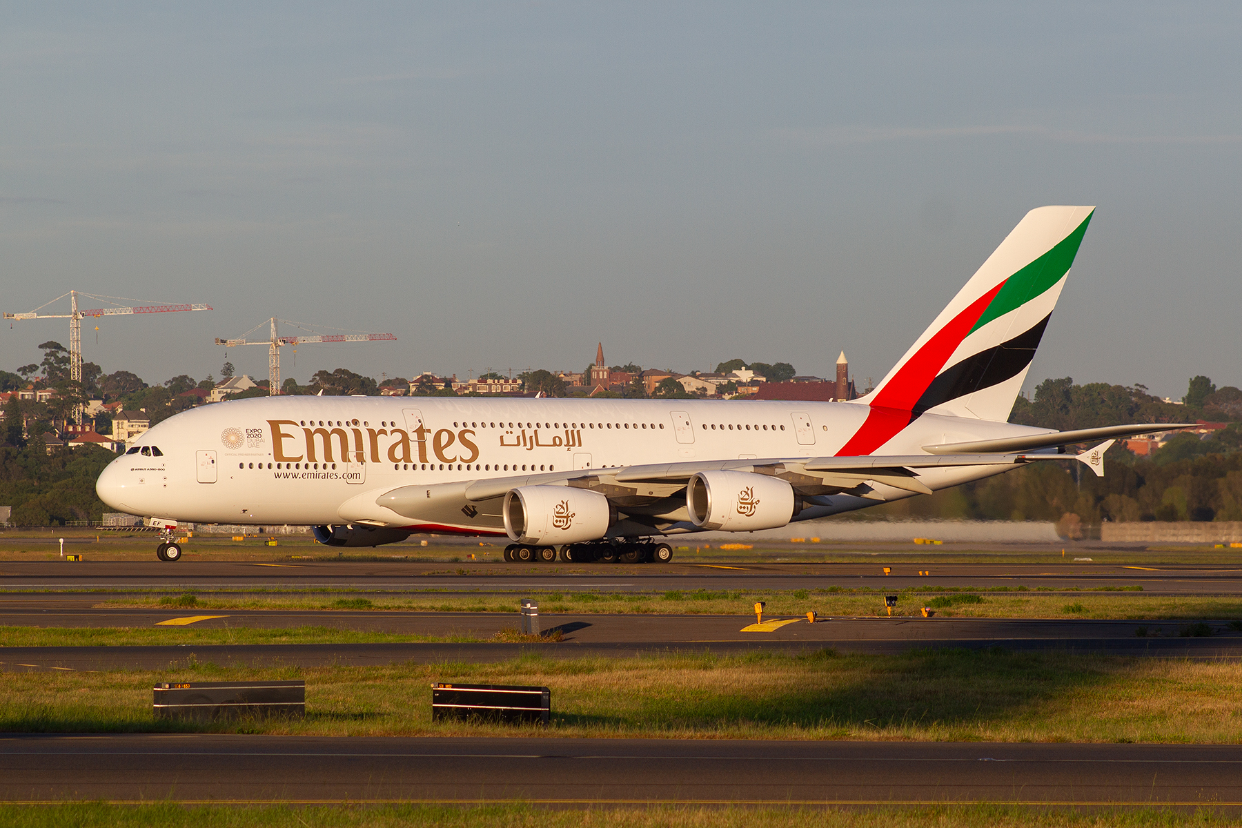 Emirates Airlines Airbus A380-800 A6-EEF at Kingsford Smith