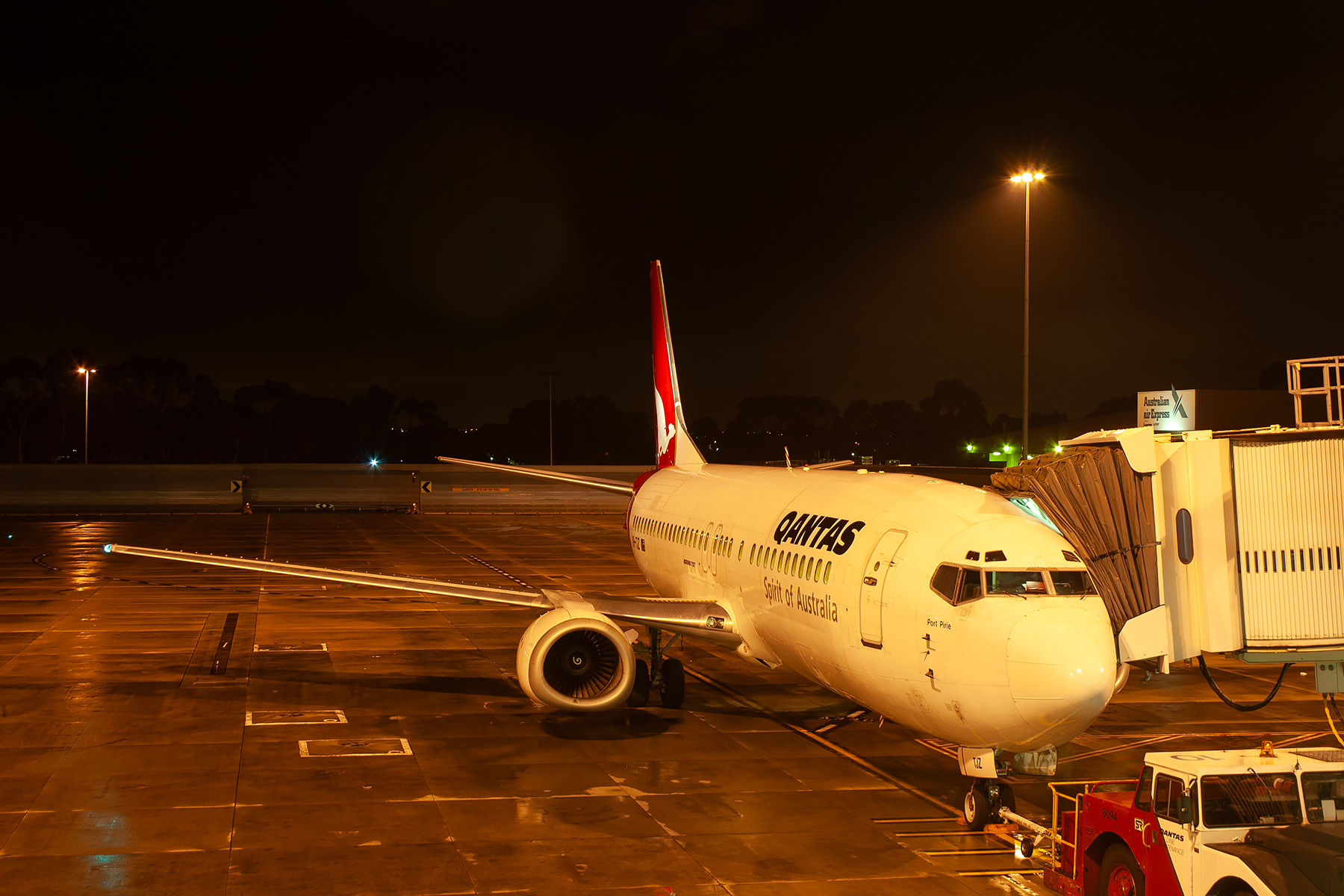 Qantas Boeing 737-400 VH-TJZ at Tullamarine