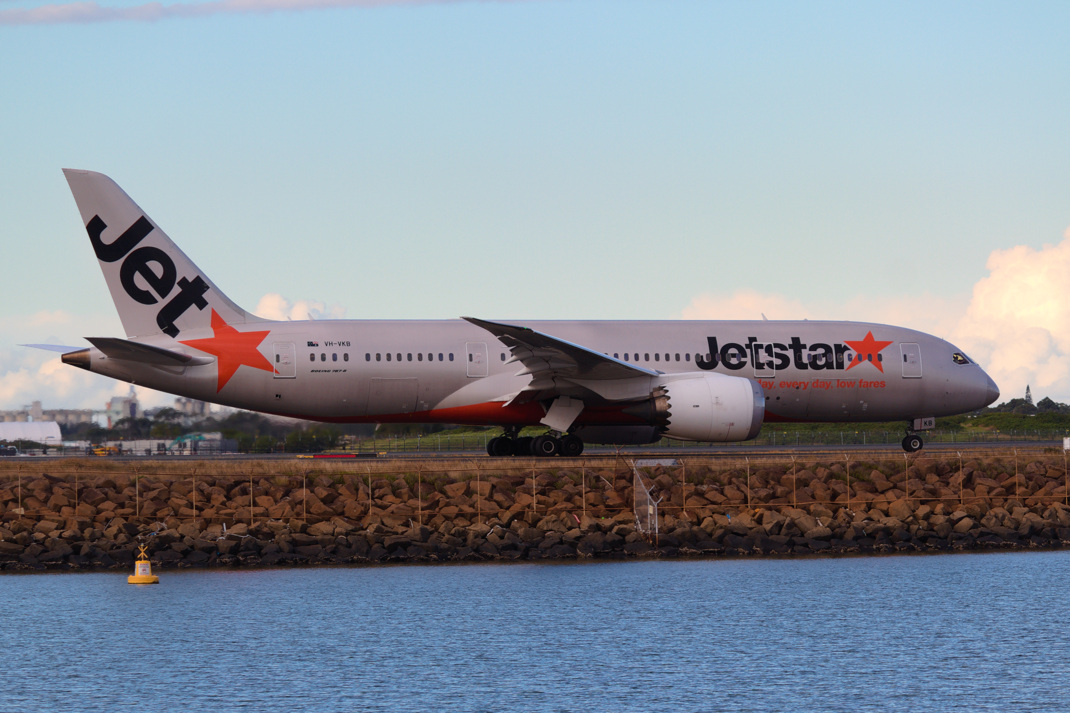 Qantas Boeing 787-800 VH-VKB at Kingsford Smith