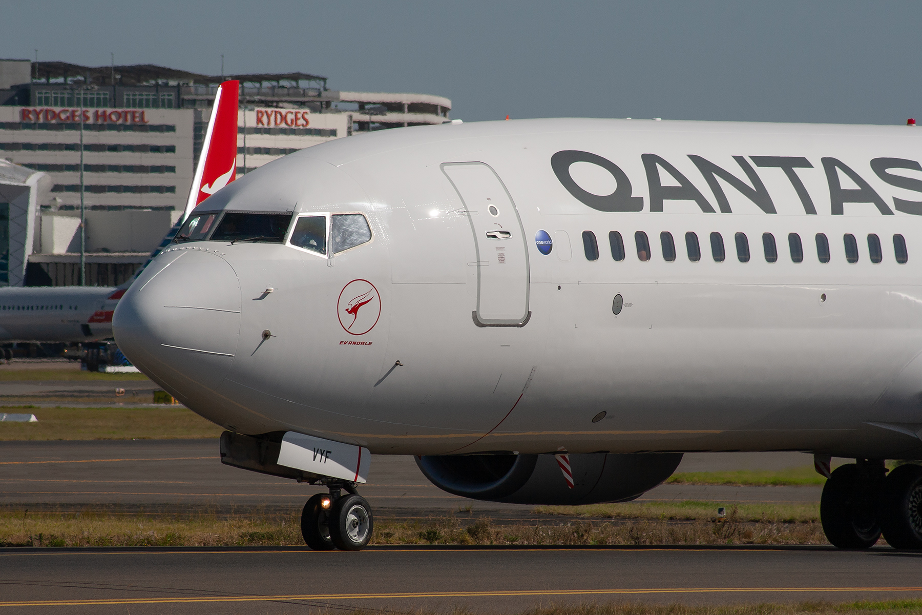 Qantas Boeing 737-800 VH-VYF at Kingsford Smith