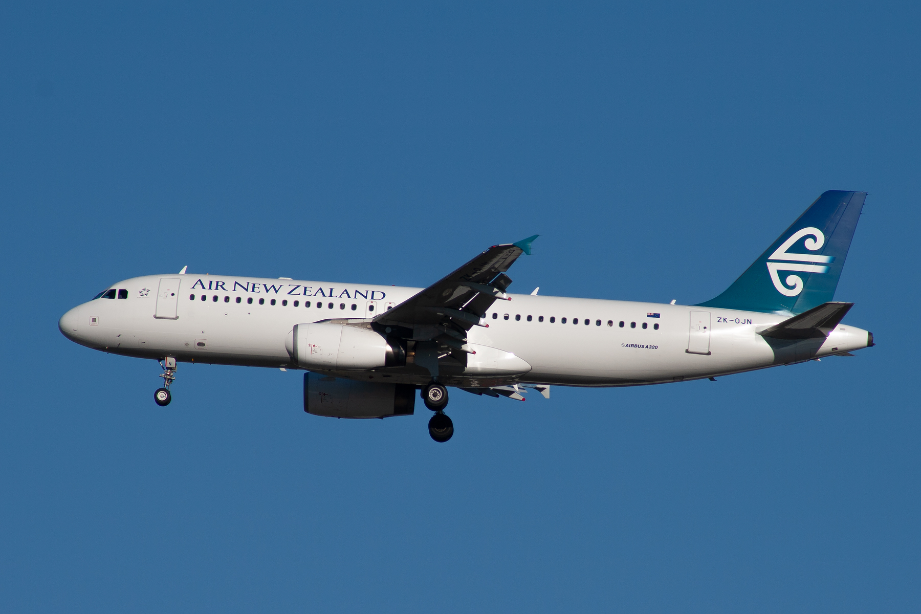 Air New Zealand Airbus A320-200 ZK-OJN at Kingsford Smith