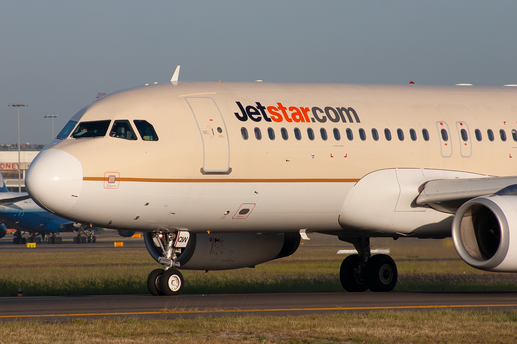 Jetstar Airways Airbus A320-200 VH-JQW at Kingsford Smith