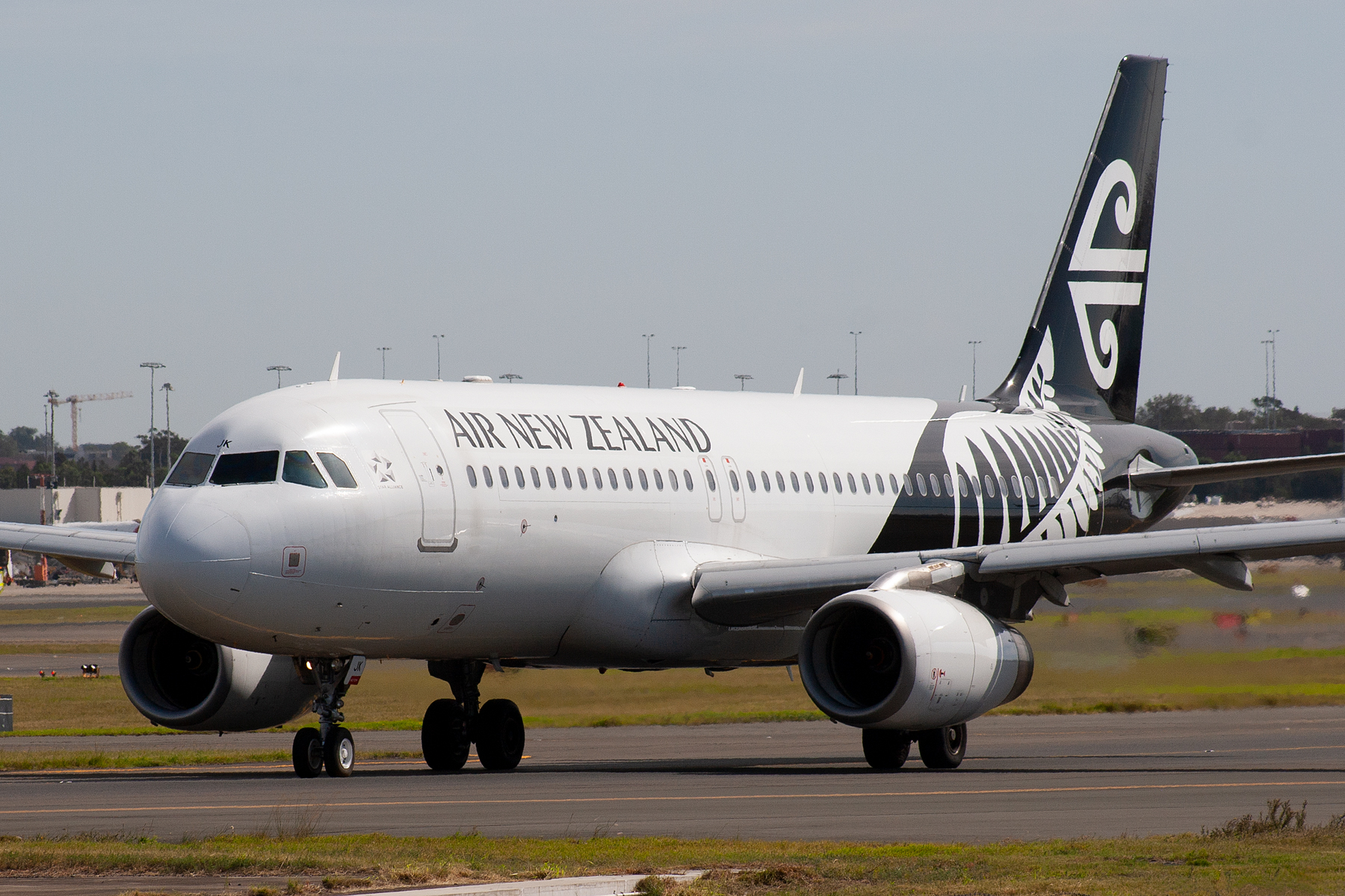 Air New Zealand Airbus A320-200 ZK-OJK at Kingsford Smith