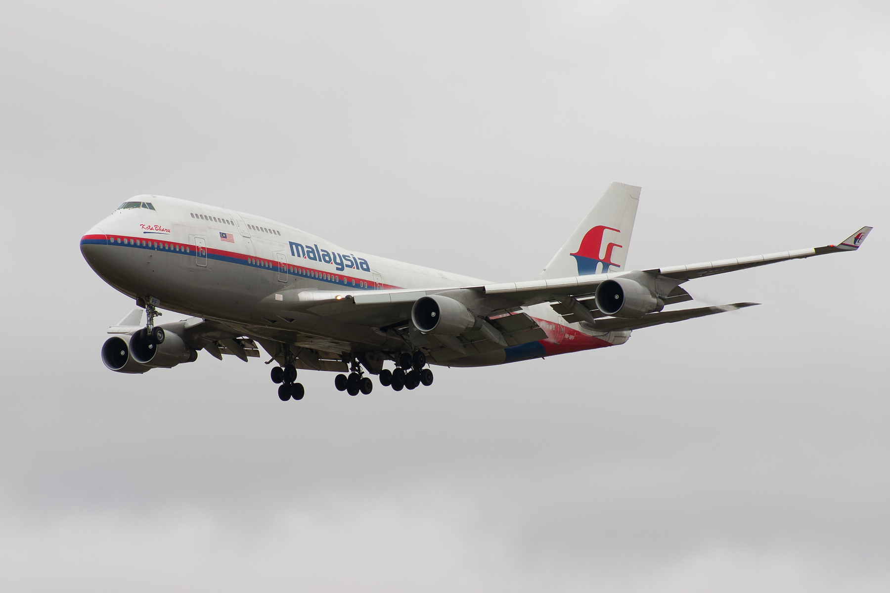 Malaysian Airlines Boeing 747-400 9M-MPF at Kingsford Smith