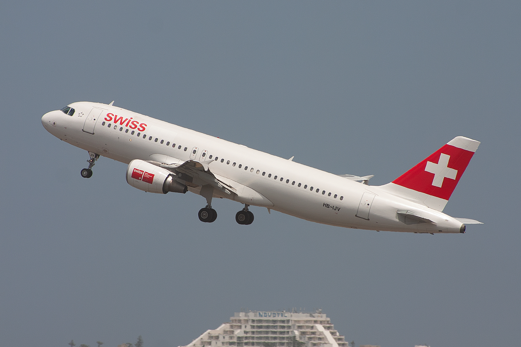 Swiss Int'l Airlines Airbus A320-200 HB-IJV at Kingsford Smith