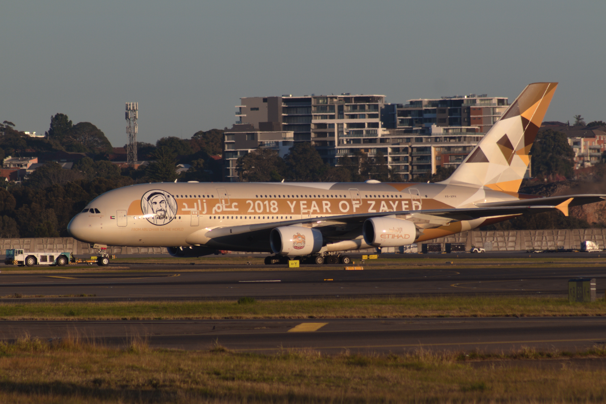 Etihad Airways Airbus A380-800 A6-APH at Kingsford Smith