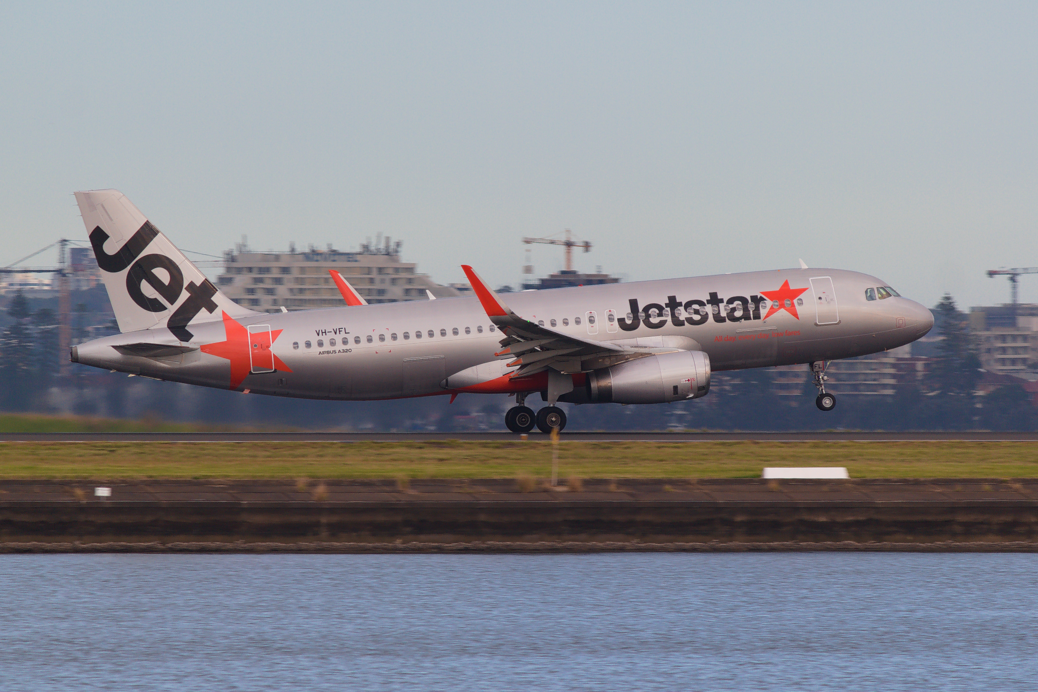 Jetstar Airways Airbus A320-200 VH-VFL at Kingsford Smith