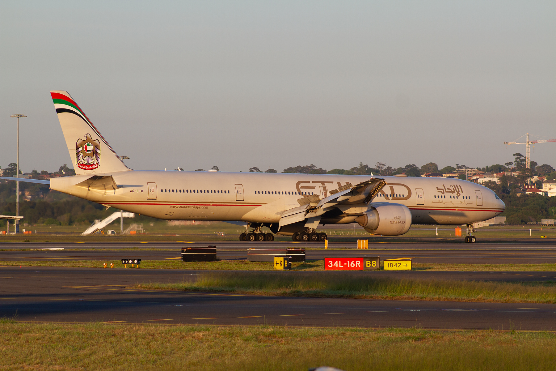 Etihad Airways Boeing 777-300ER A6-ETO at Kingsford Smith