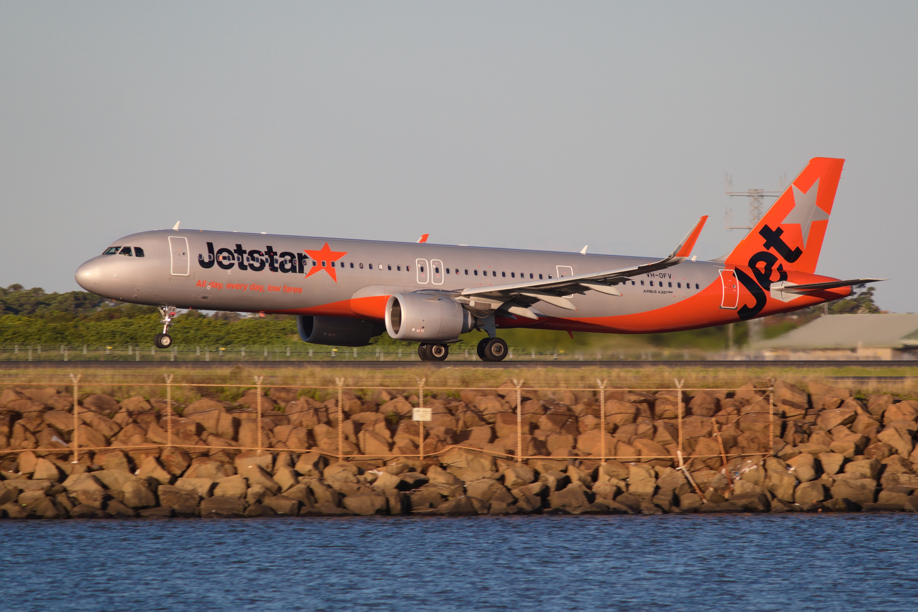 Jetstar Airways Airbus A321NEO-200LR VH-OFV at Kingsford Smith
