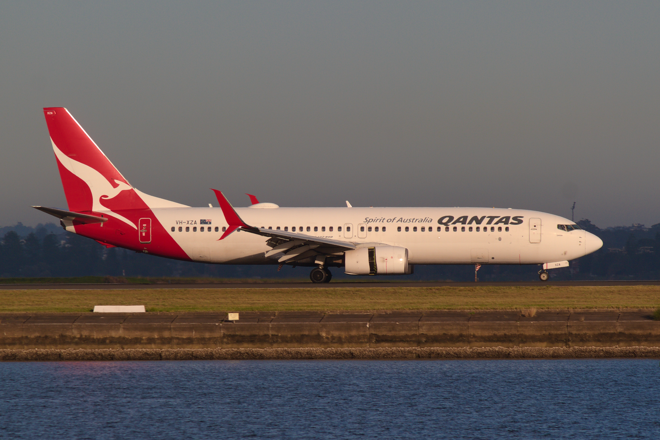 Qantas Boeing 737-800 VH-XZA at Kingsford Smith