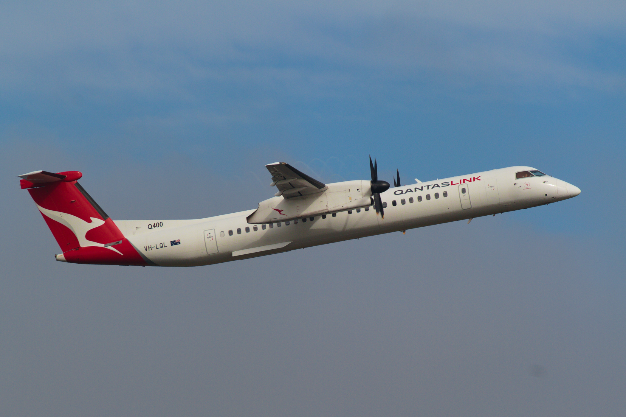 QantasLINK deHavilland Canada DHC8-Q400NG VH-LQL at Kingsford Smith