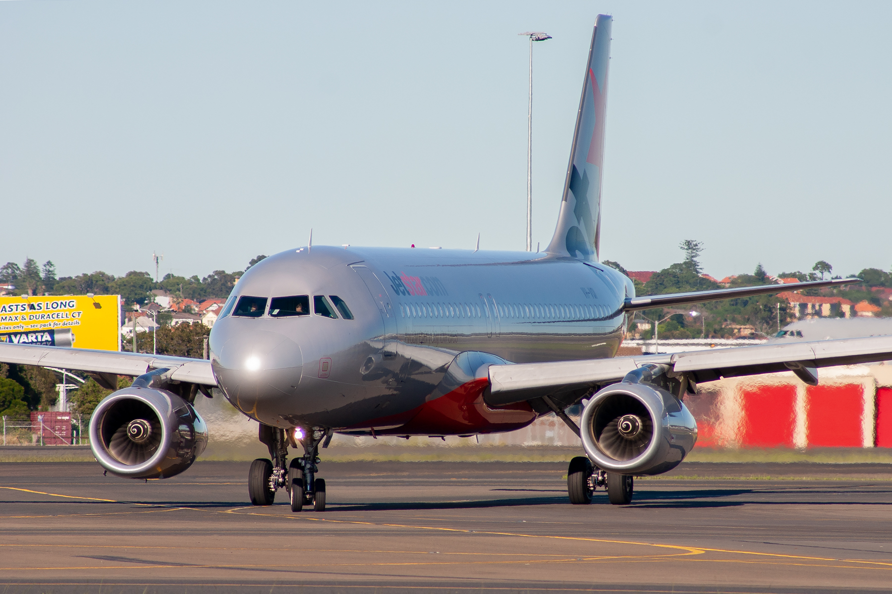 Jetstar Airways Airbus A320-200 VH-VQI at Kingsford Smith