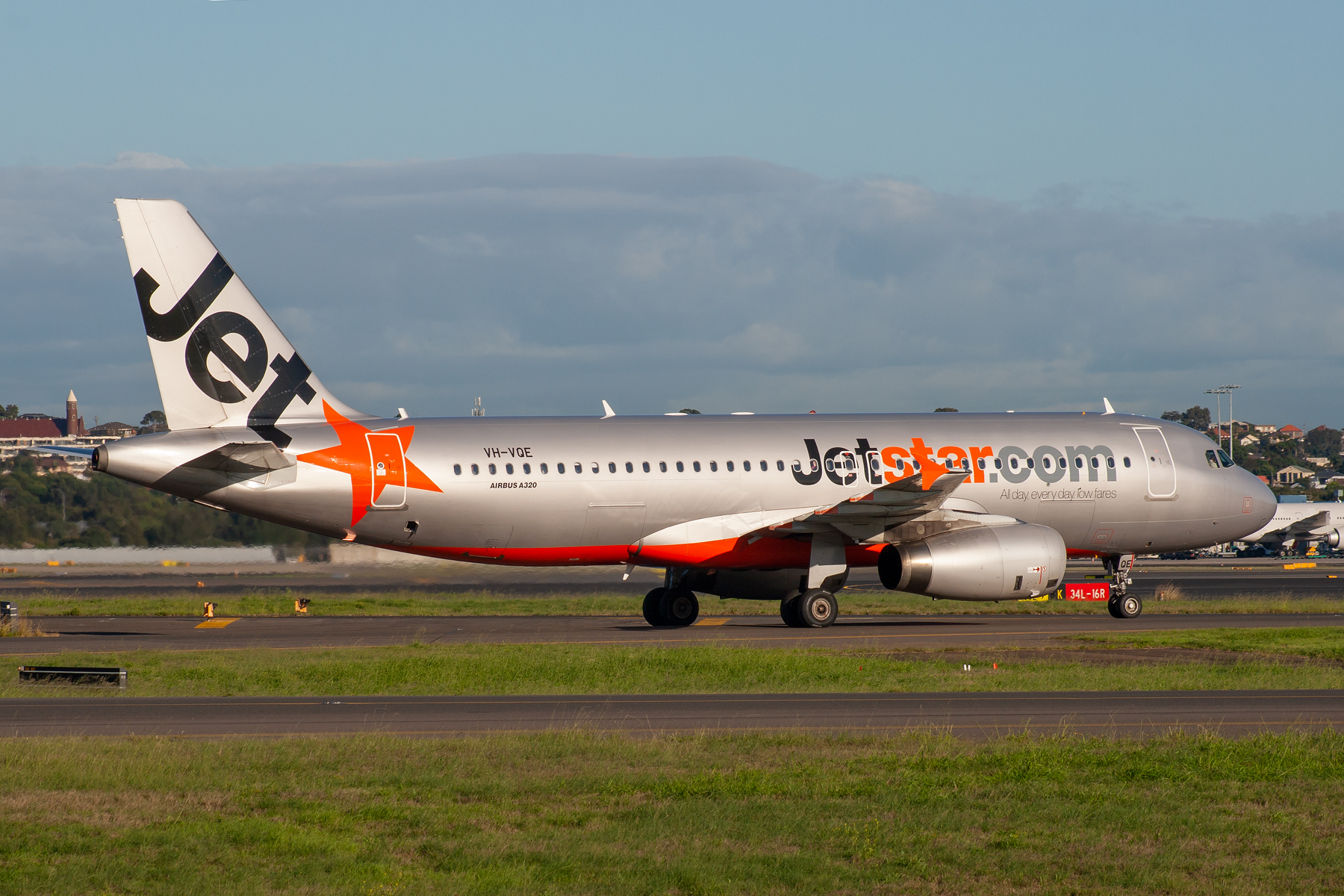 Jetstar Airways Airbus A320-200 VH-VQE at Kingsford Smith