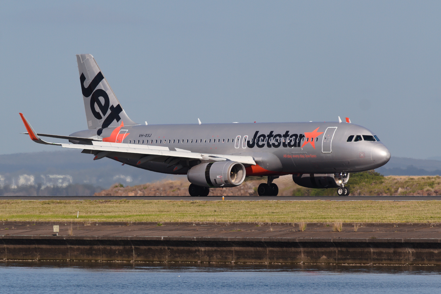 Jetstar Airways Airbus A320-200 VH-XSJ at Kingsford Smith