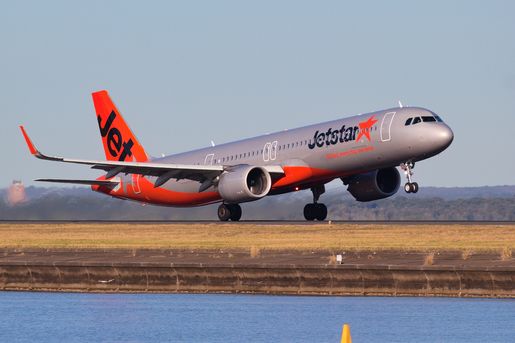 Jetstar Airways Airbus A321NEO-200LR VH-OFS at Kingsford Smith