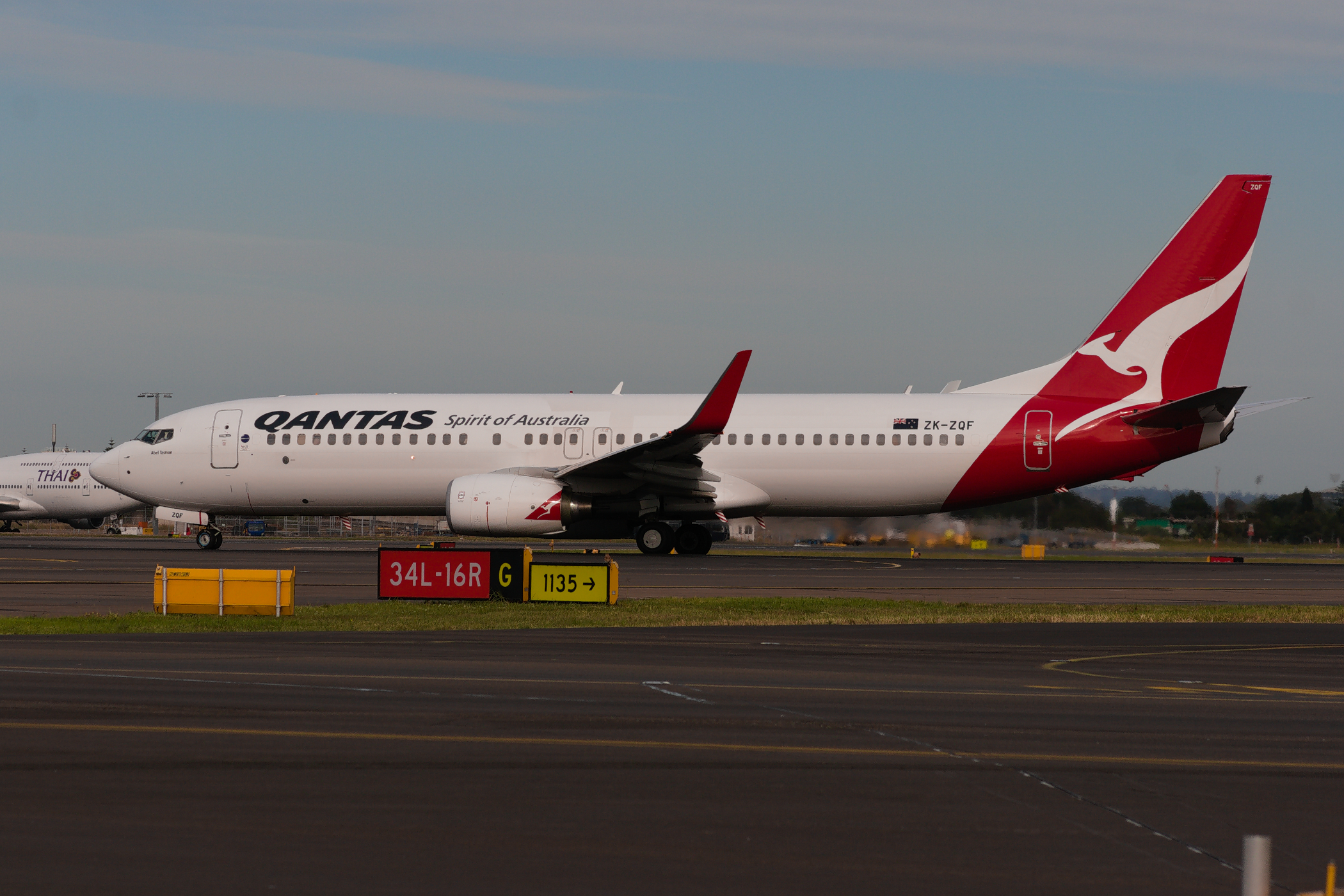 Qantas Boeing 737-800 ZK-ZQF at Kingsford Smith