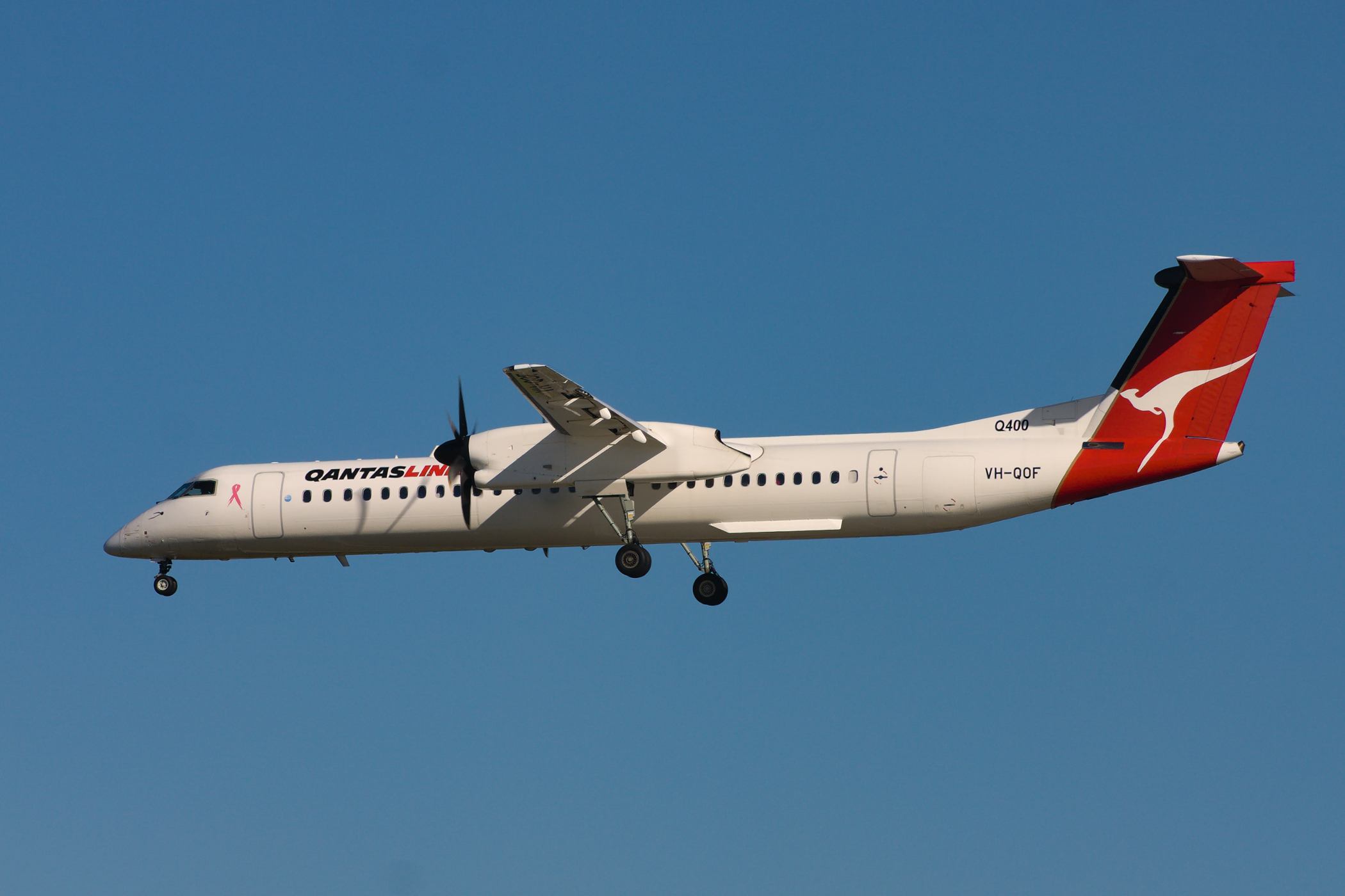 QantasLINK deHavilland Canada DHC8-Q400 VH-QOF at Kingsford Smith