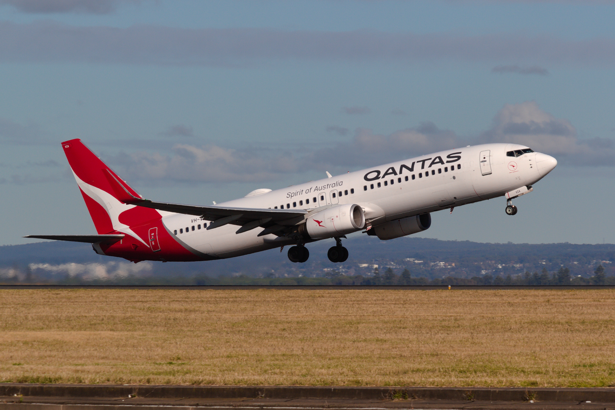 Qantas Boeing 737-800 VH-VZA at Kingsford Smith