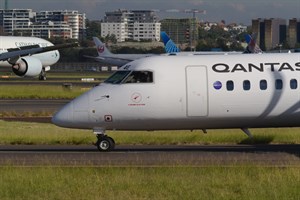Qantas-Sunstate deHavilland Canada DHC8-Q400NG VH-84E at Kingsford Smith