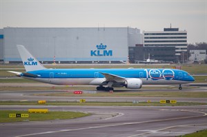 KLM Boeing 787-1000 PH-BKA at Schiphol