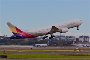 Asiana Boeing 777-200ER HL7791 at Kingsford Smith