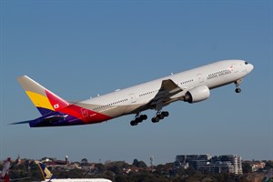 Asiana Boeing 777-200ER HL8284 at Kingsford Smith